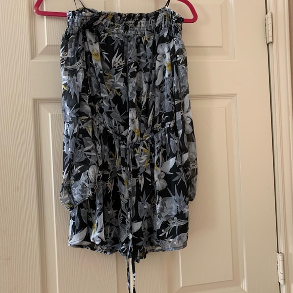 Small jumpsuit. Worn once - Picture 2 of 2